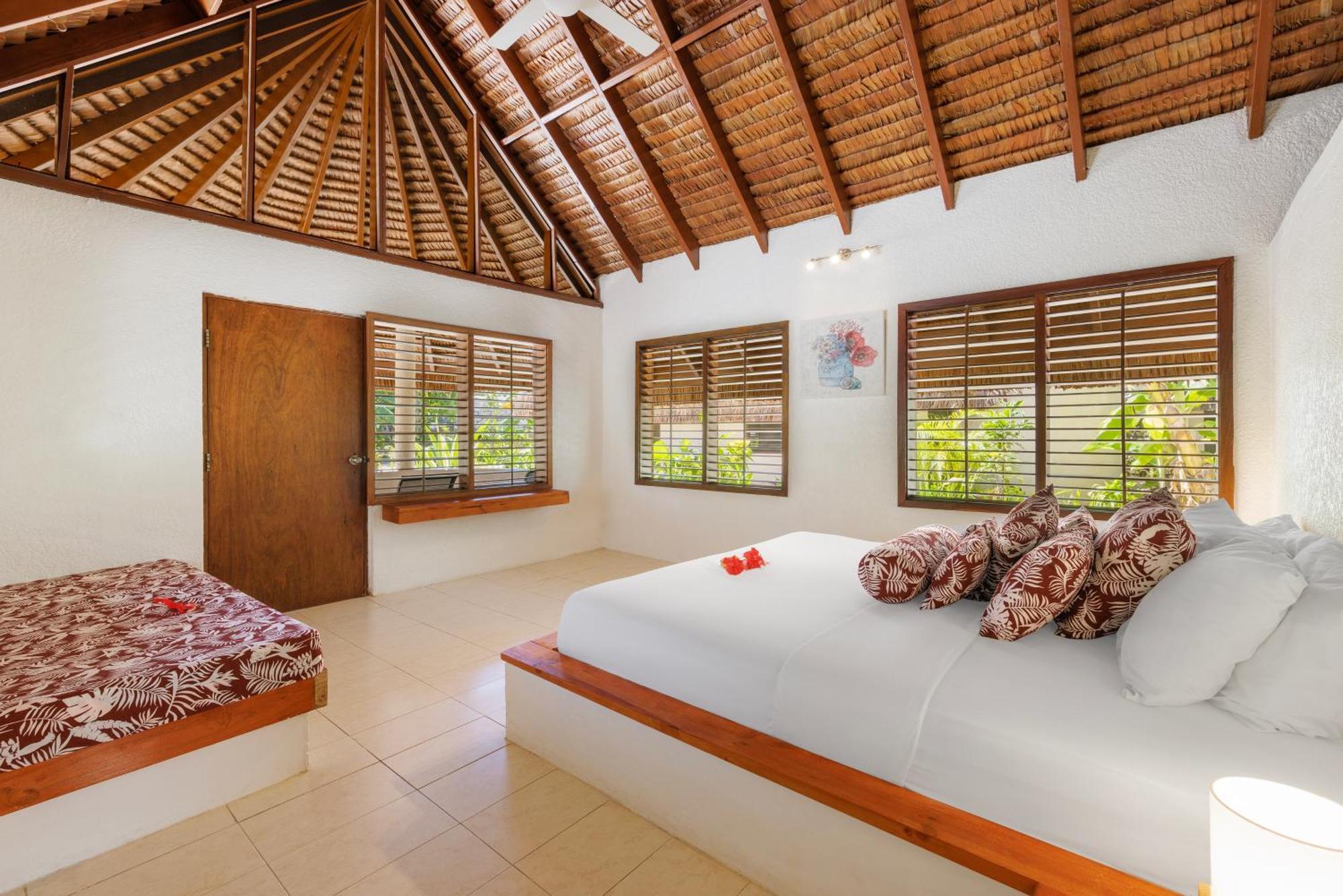 Breakas Beach Resort (Adults Only) Port Vila Luaran gambar