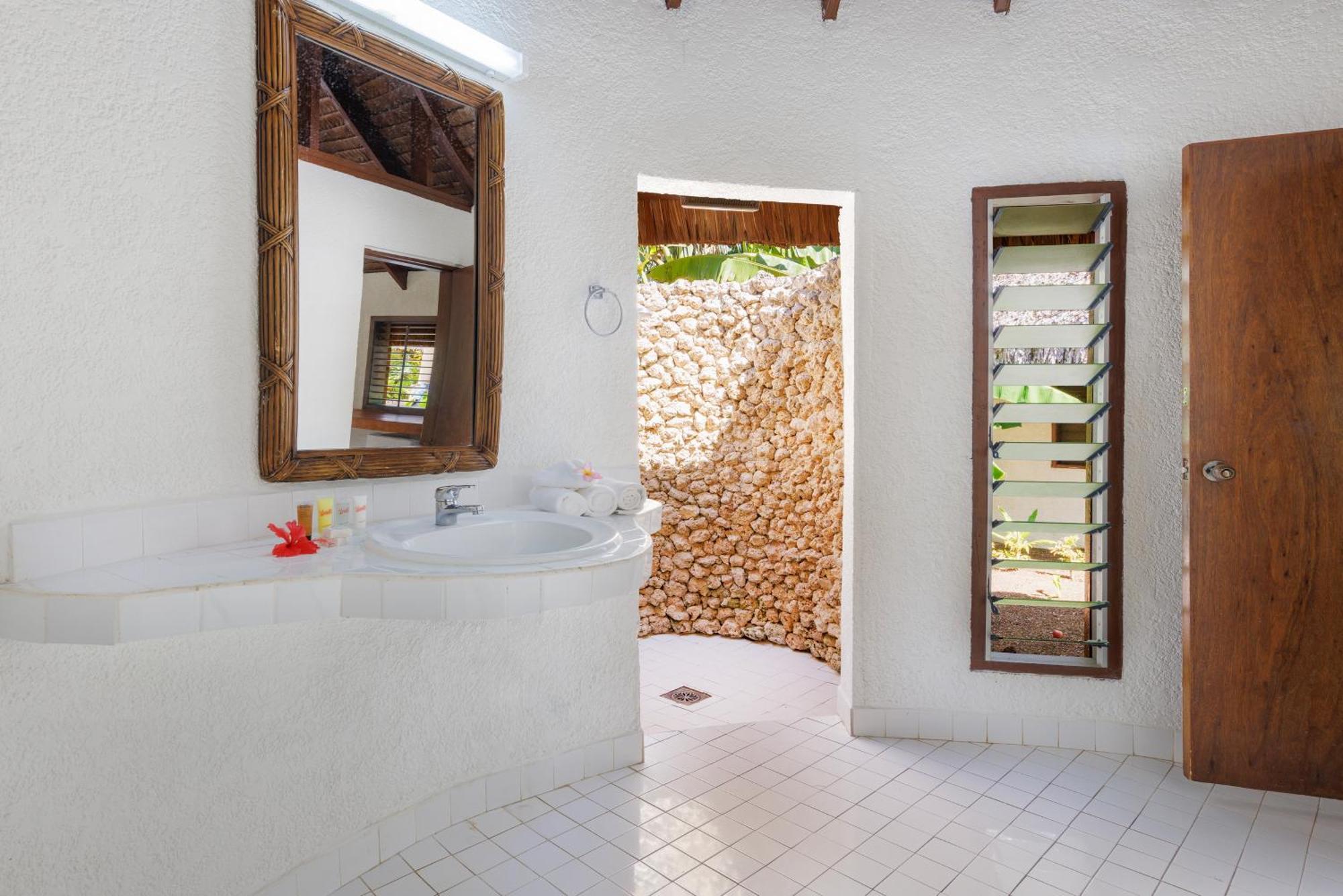 Breakas Beach Resort (Adults Only) Port Vila Luaran gambar