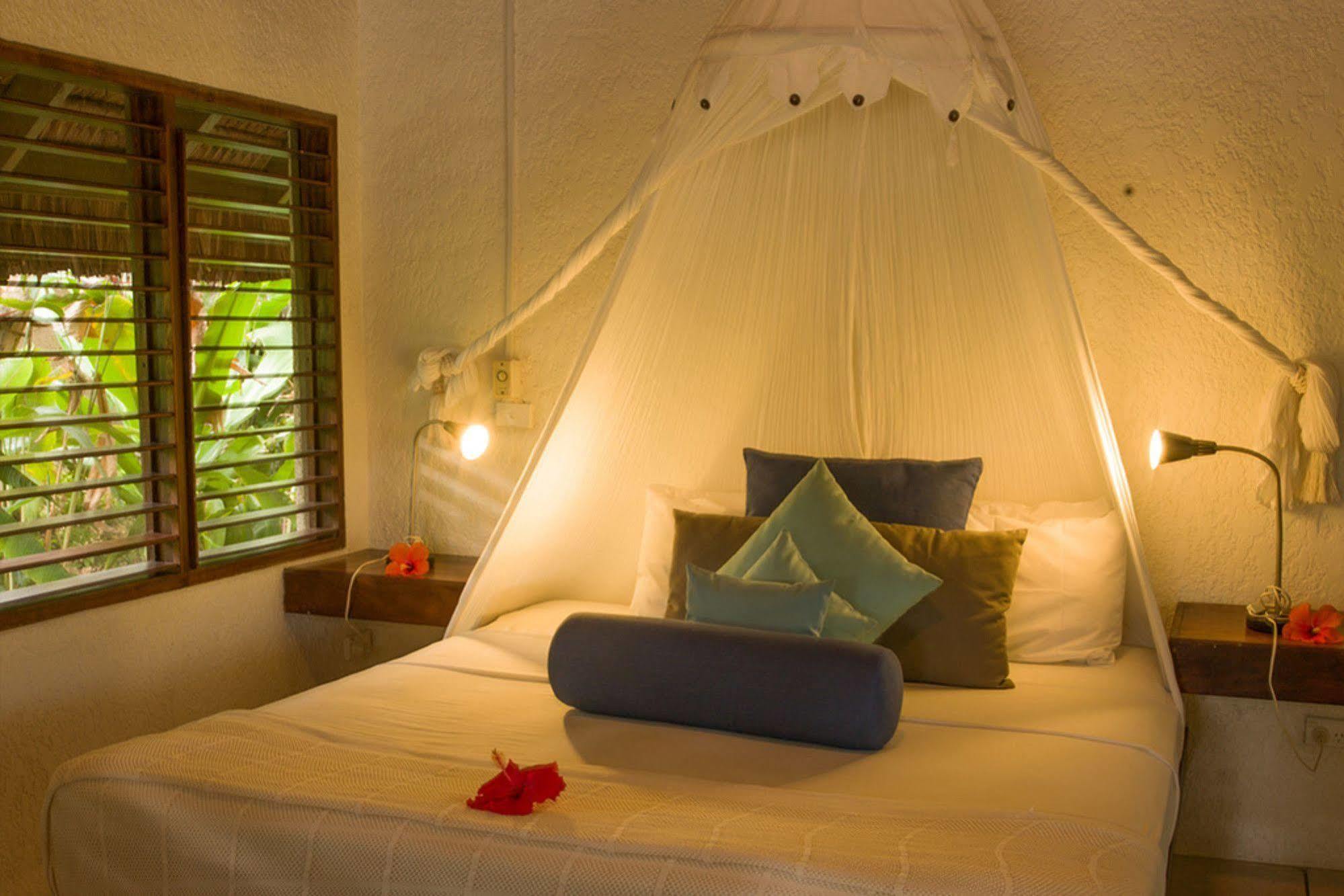 Breakas Beach Resort (Adults Only) Port Vila Luaran gambar