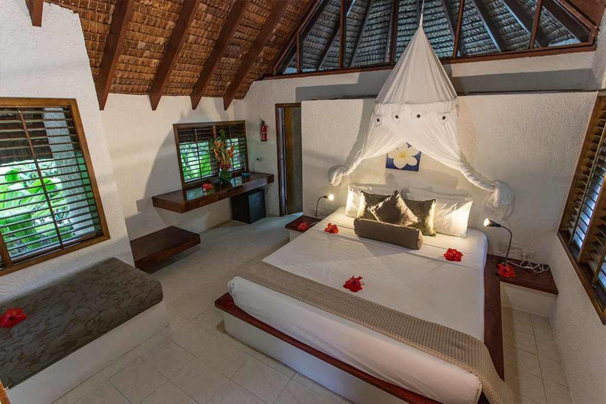 Breakas Beach Resort (Adults Only) Port Vila Luaran gambar