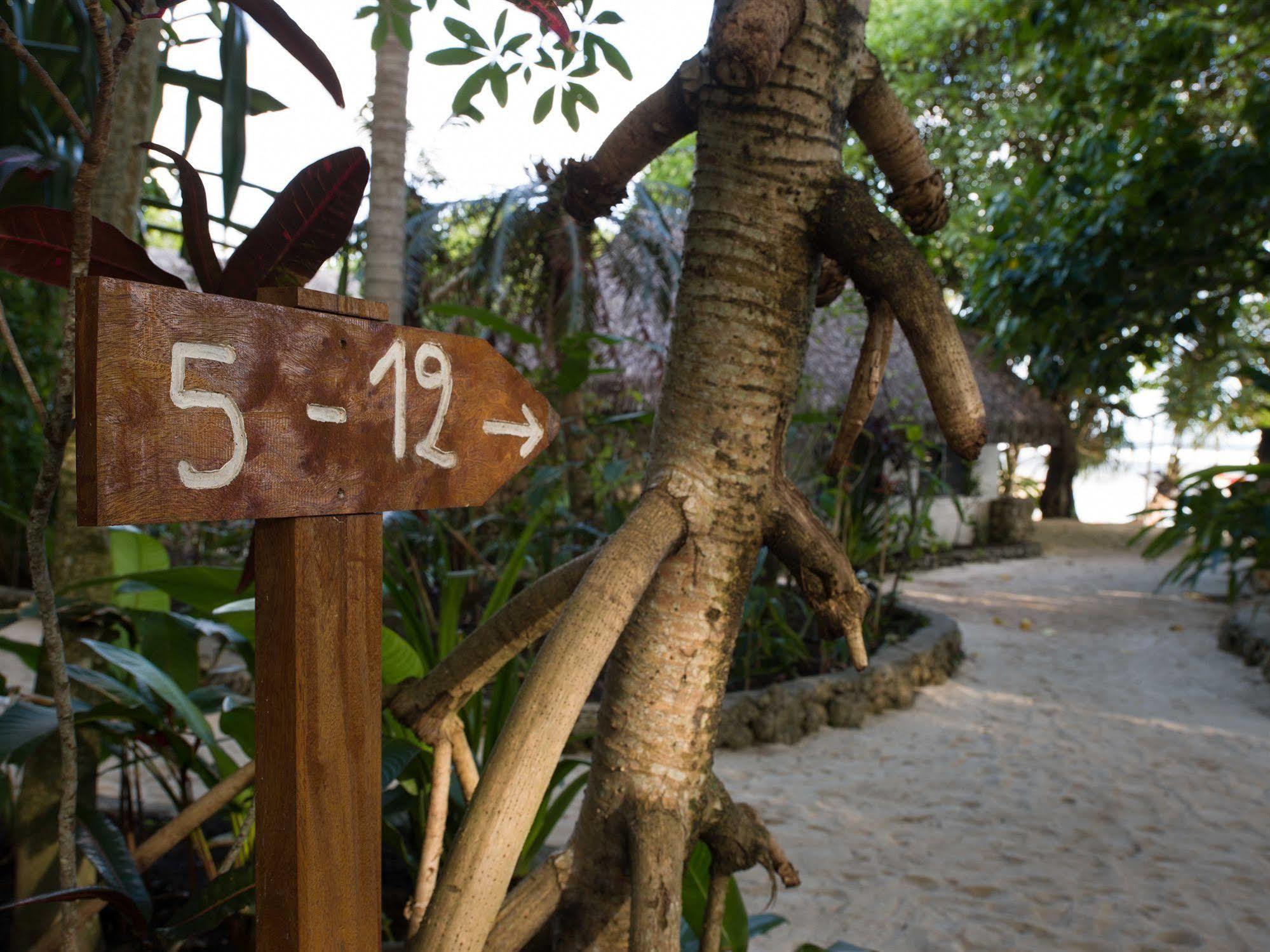 Breakas Beach Resort (Adults Only) Port Vila Luaran gambar